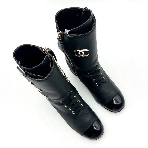 CHANEL 2019 Black Leather Lace Up Combat Boots Size 37 CC Logo Booties Cap Toe - Picture 3 of 12